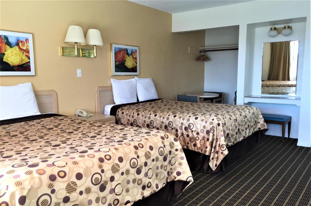Queen Room with Two Queen Beds interior
