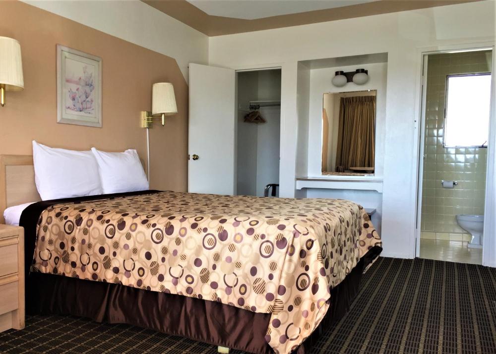 Queen Room interior