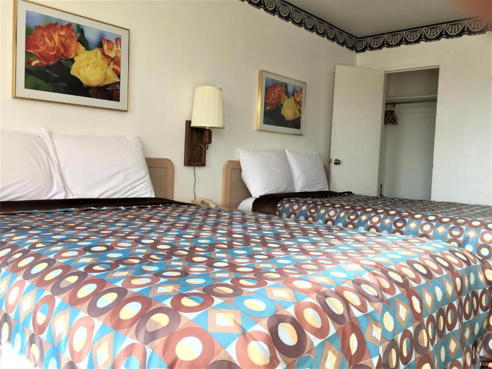 Double Room with Two Double Beds interior